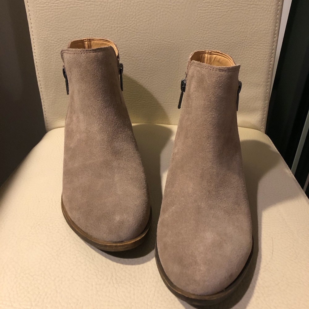 Lucky Brand 6.5 Taupe Booties